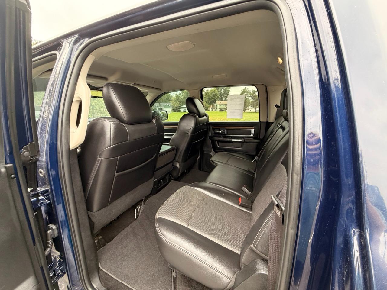 RAM 2500 Laramie 4x4 Crew Cab 6'4" Box 2017