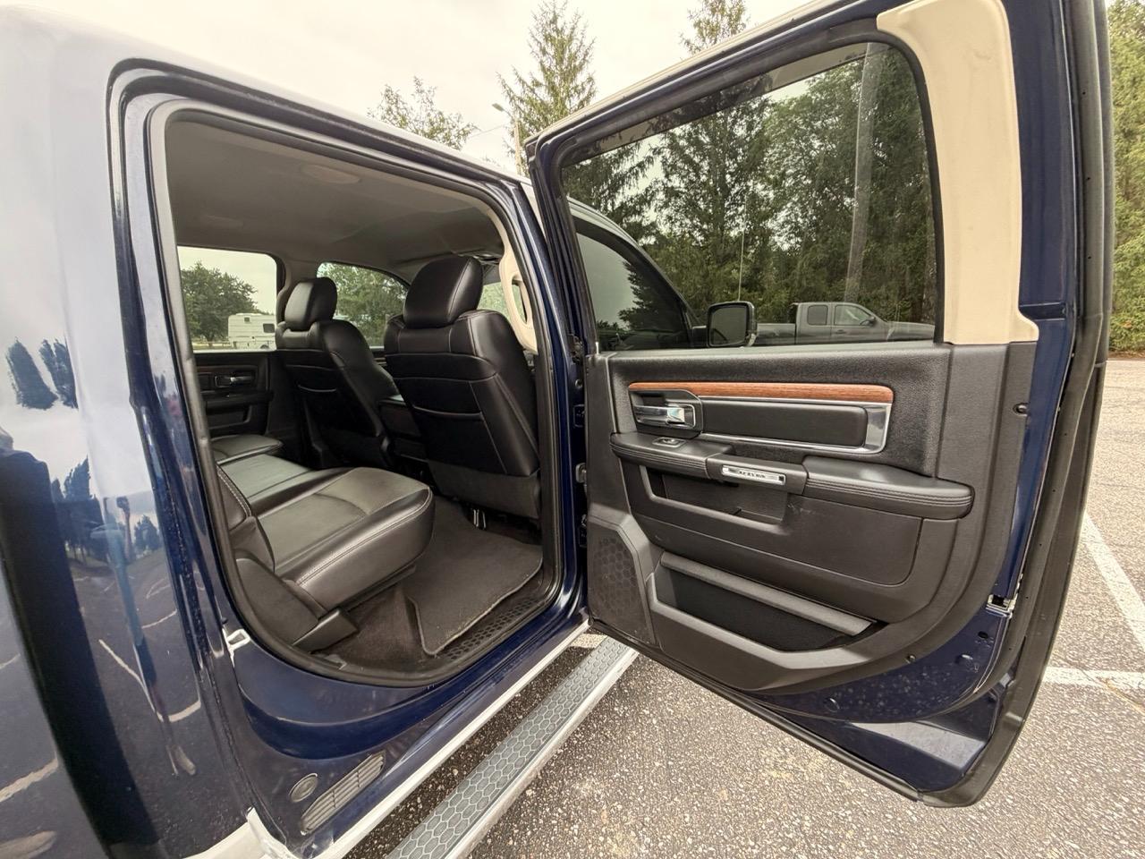 RAM 2500 Laramie 4x4 Crew Cab 6'4" Box 2017