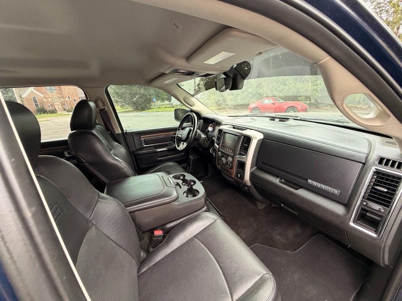 RAM 2500 Laramie 4x4 Crew Cab 6'4" Box 2017
