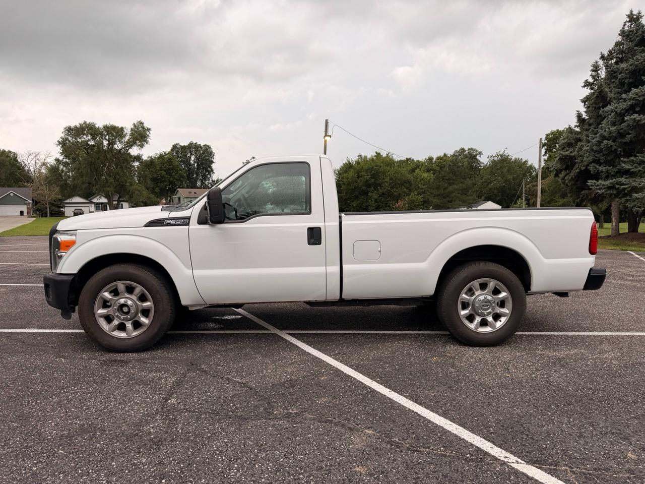 Ford Super Duty F-350 SRW 2WD Reg Cab 137" XLT 2013