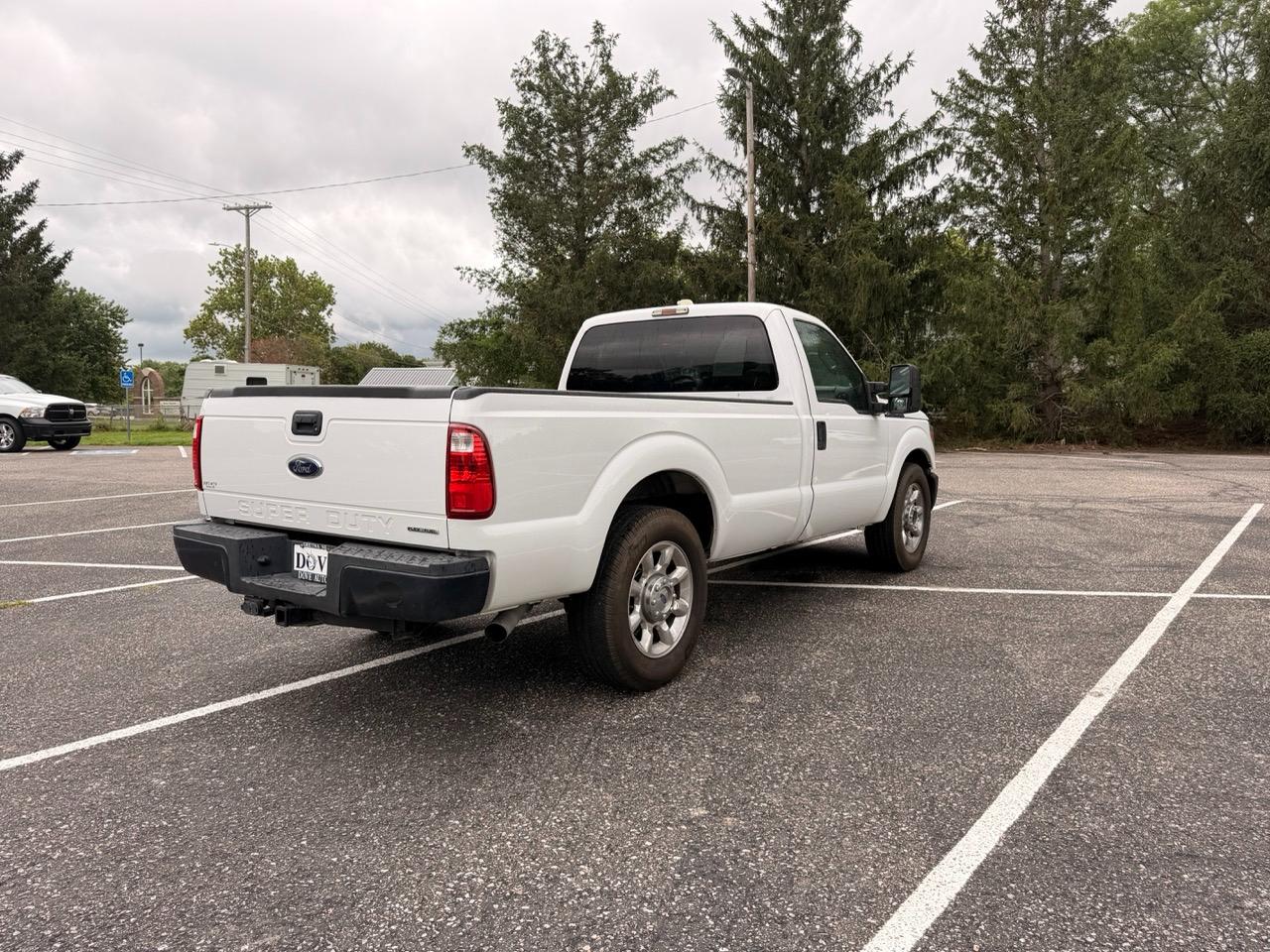 Ford Super Duty F-350 SRW 2WD Reg Cab 137" XLT 2013