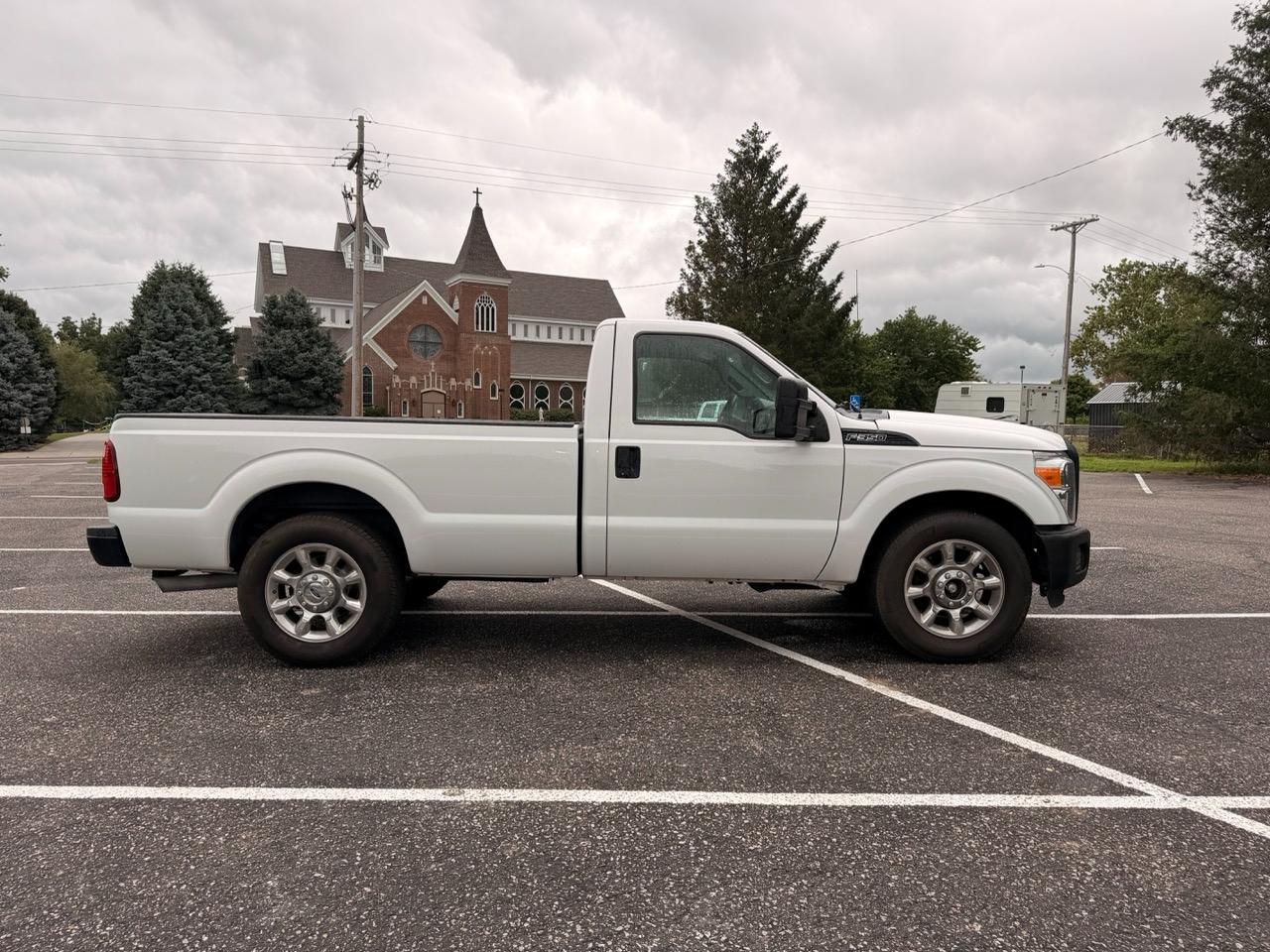Ford Super Duty F-350 SRW 2WD Reg Cab 137" XLT 2013