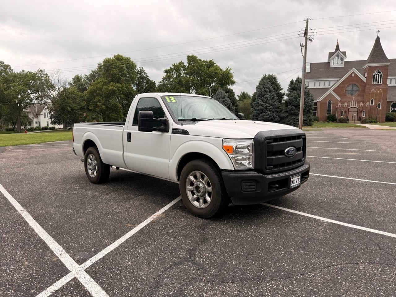 Ford Super Duty F-350 SRW 2WD Reg Cab 137" XLT 2013