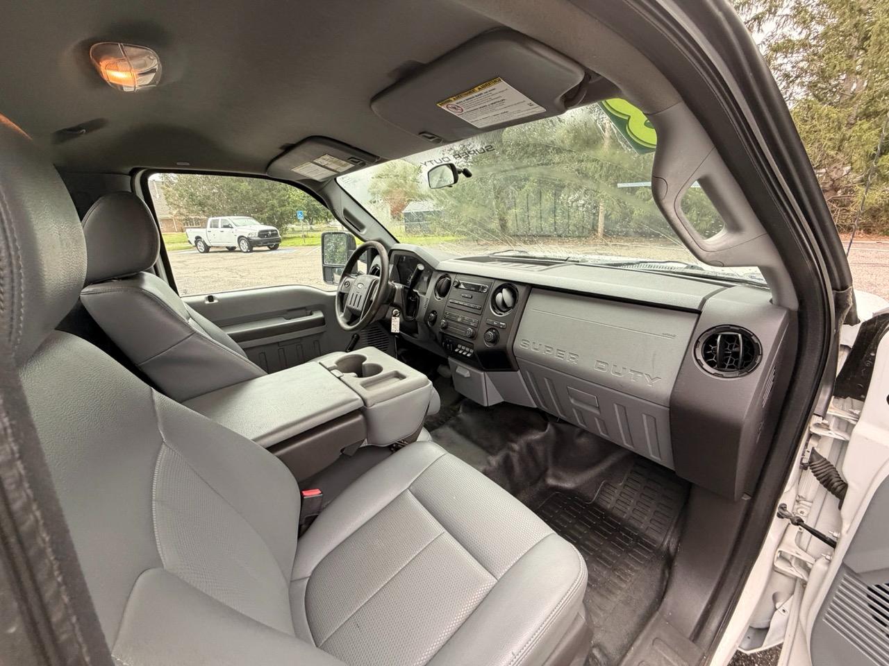 Ford Super Duty F-350 SRW 2WD Reg Cab 137" XLT 2013