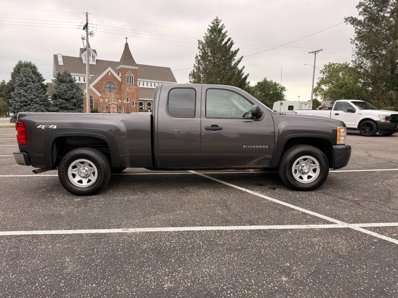 Chevrolet Silverado 1500 4WD Ext Cab 143.5" LT 2010