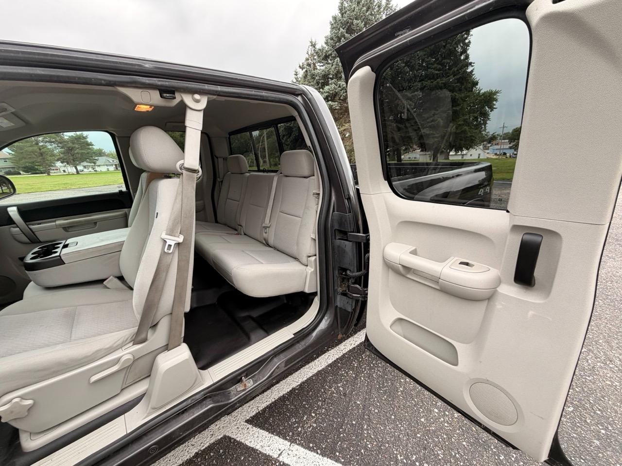Chevrolet Silverado 1500 4WD Ext Cab 143.5" LT 2010