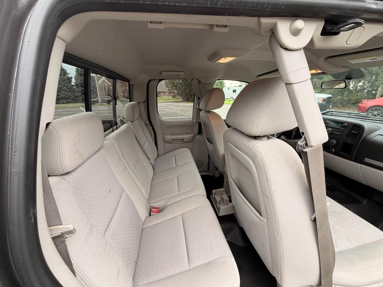 Chevrolet Silverado 1500 4WD Ext Cab 143.5" LT 2010