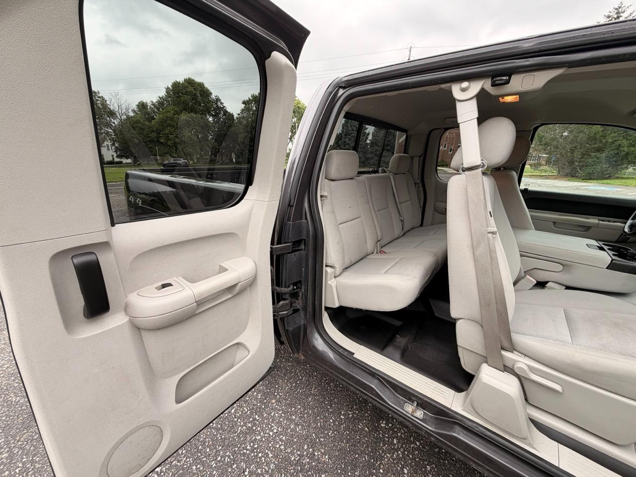 Chevrolet Silverado 1500 4WD Ext Cab 143.5" LT 2010