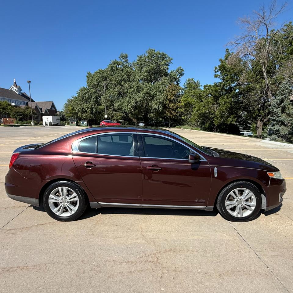 Lincoln MKS  2010