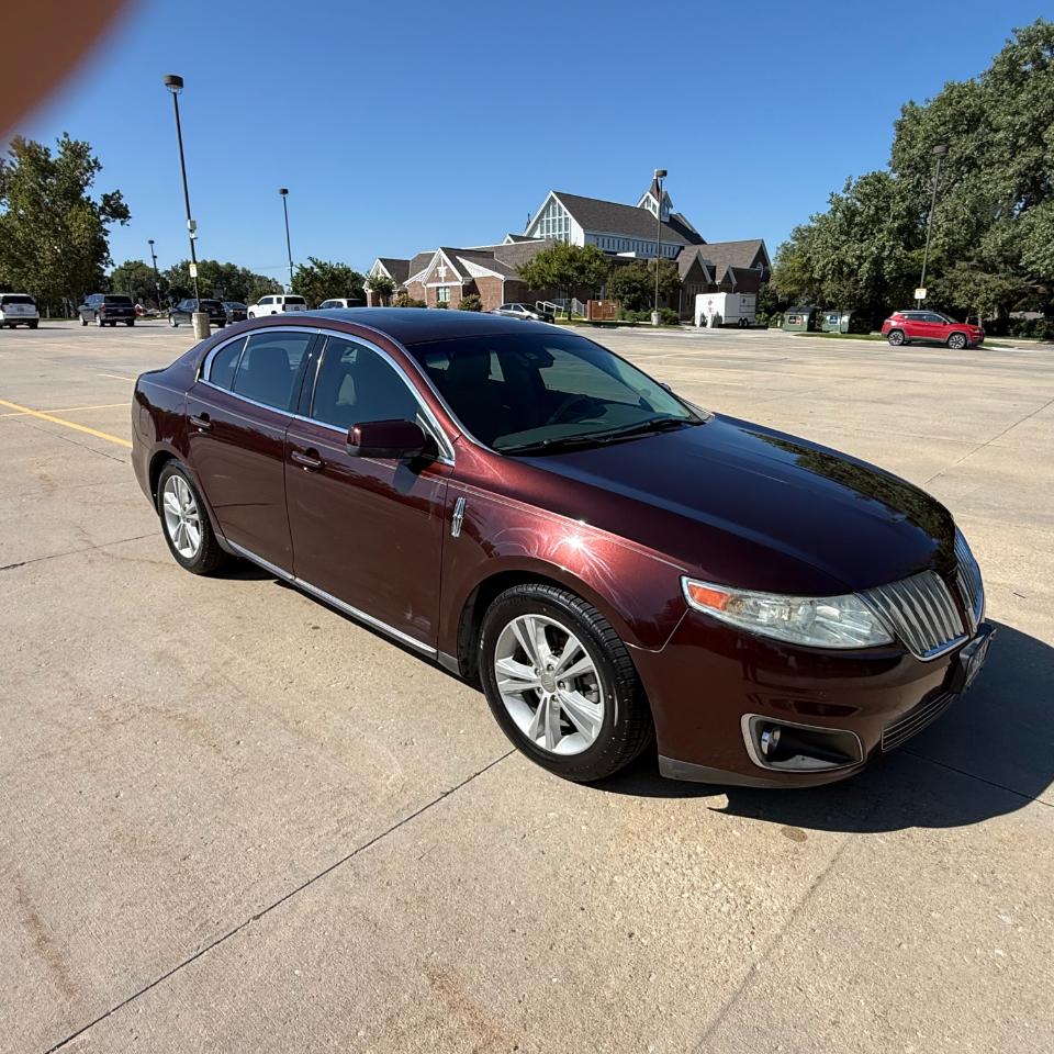 Lincoln MKS  2010