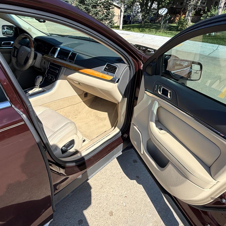 Lincoln MKS  2010