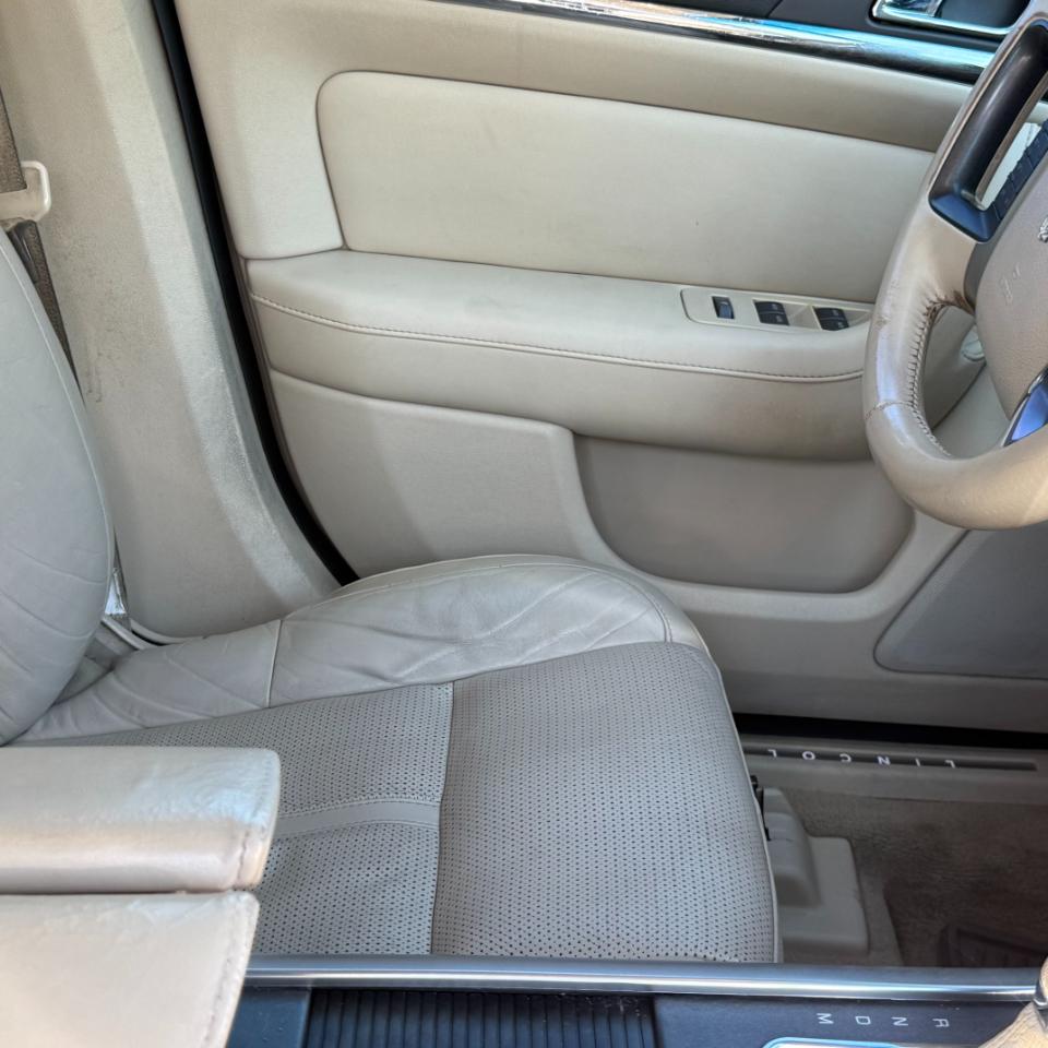 Lincoln MKS  2010