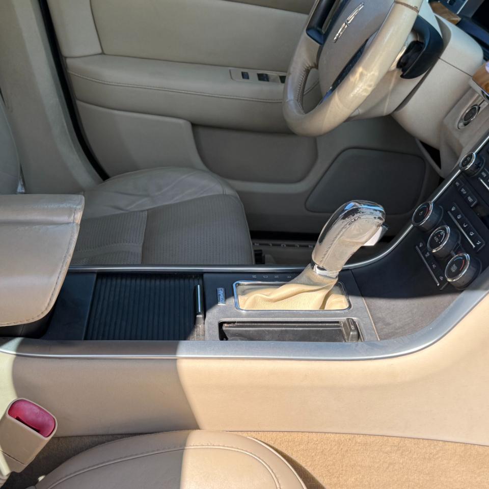 Lincoln MKS  2010