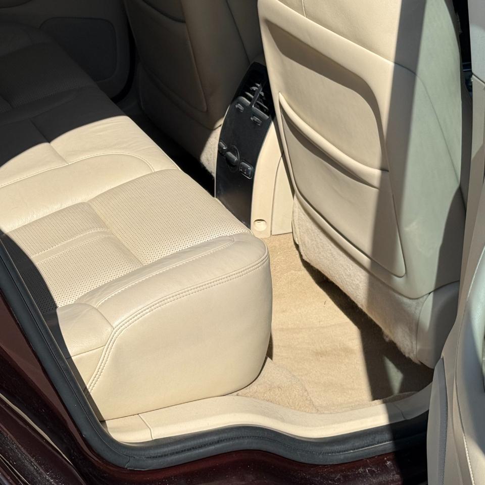 Lincoln MKS  2010