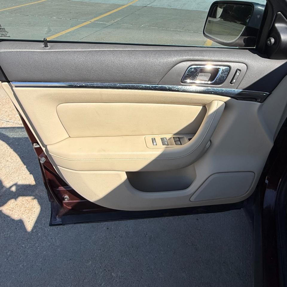 Lincoln MKS  2010
