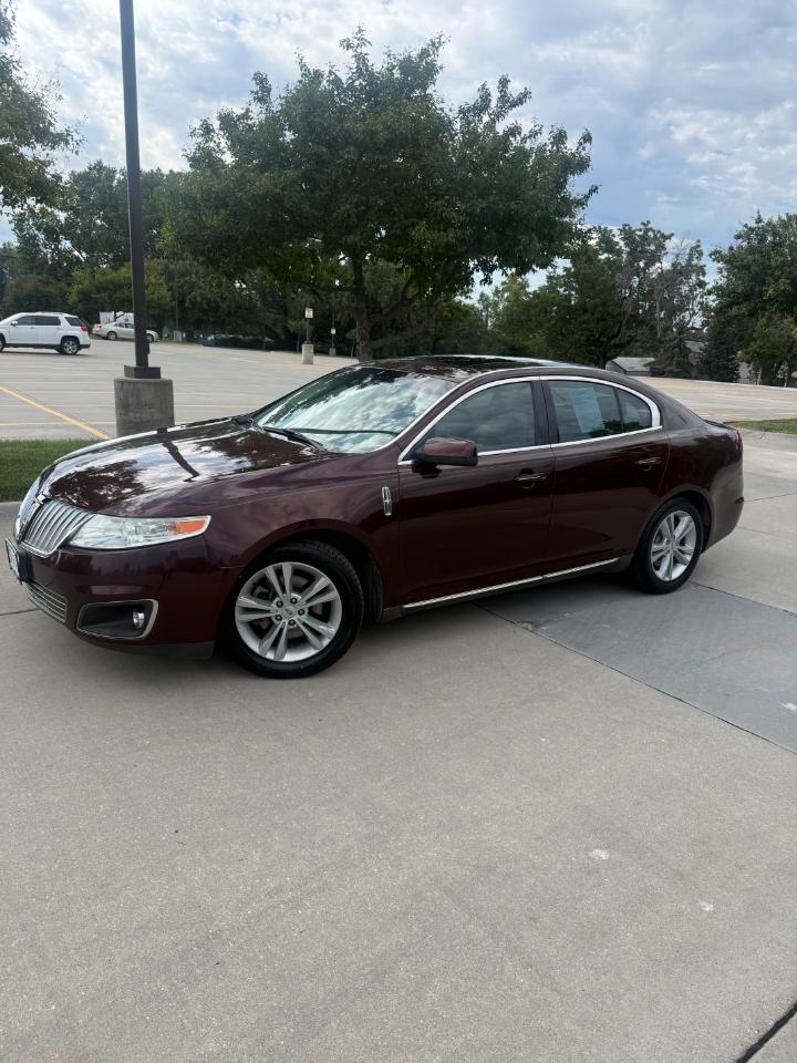 Lincoln MKS  2010