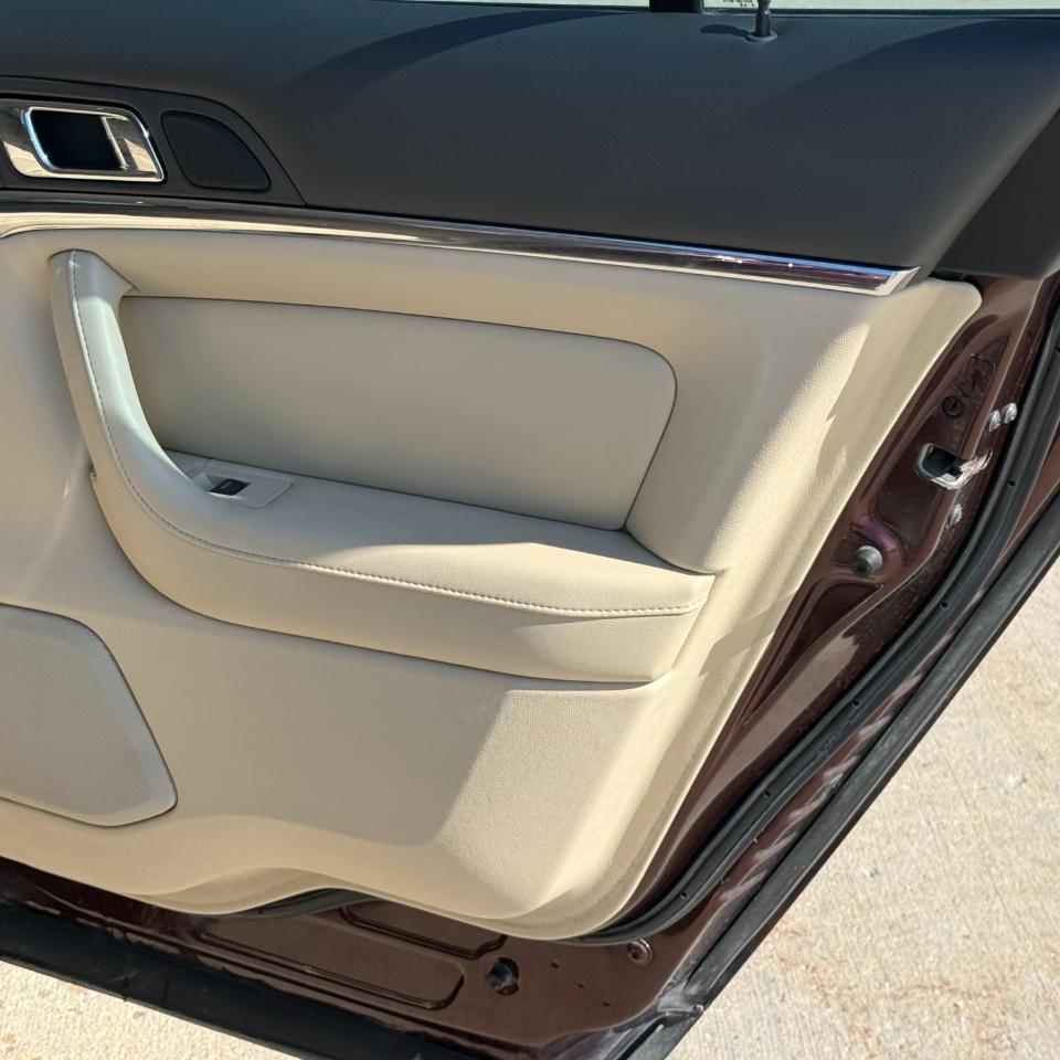 Lincoln MKS  2010