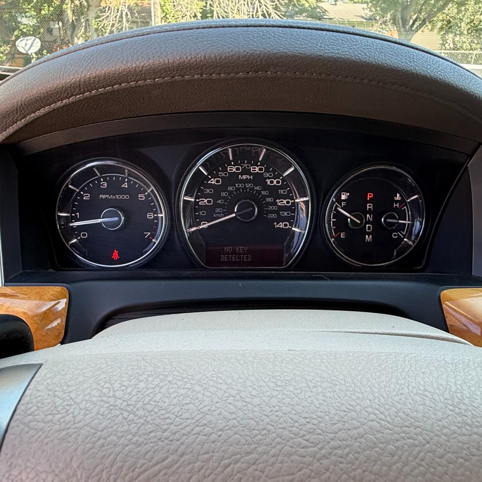Lincoln MKS  2010