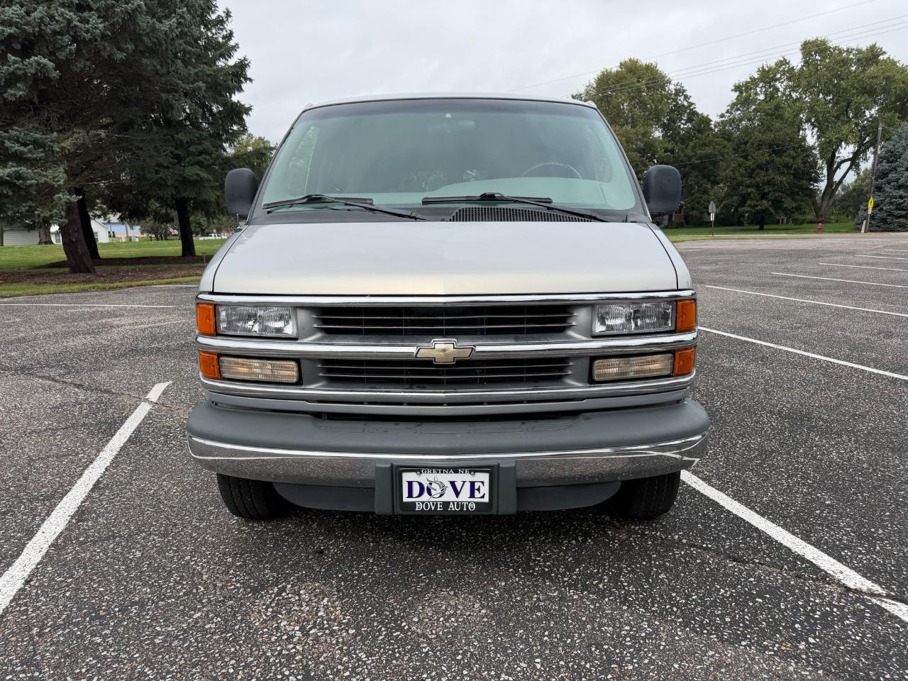 Chevrolet Express Van 2500 135" WB 1998