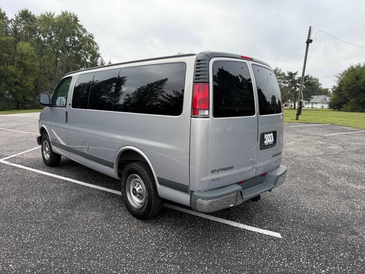 Chevrolet Express Van 2500 135" WB 1998