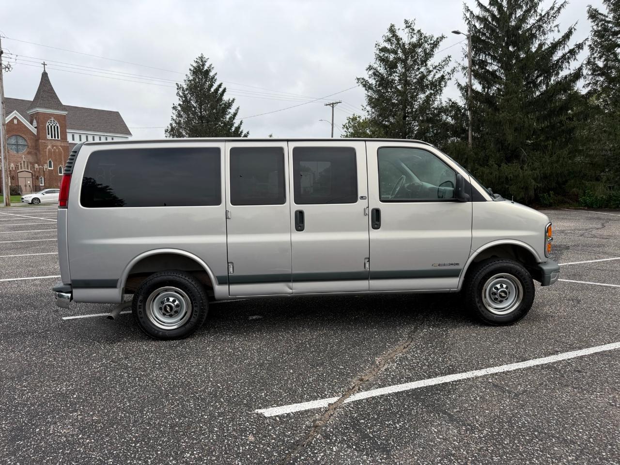 Chevrolet Express Van 2500 135" WB 1998