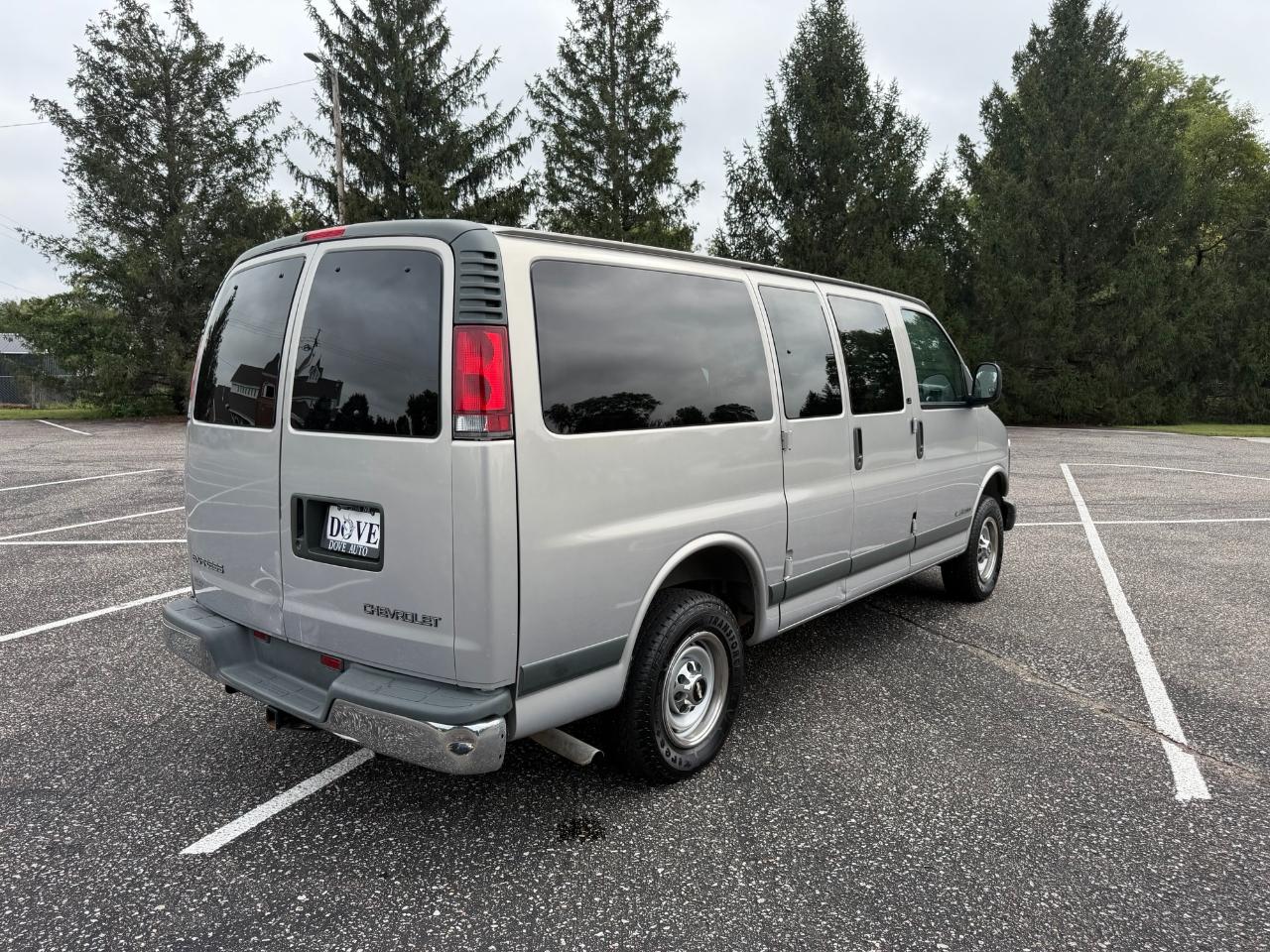 Chevrolet Express Van 2500 135" WB 1998