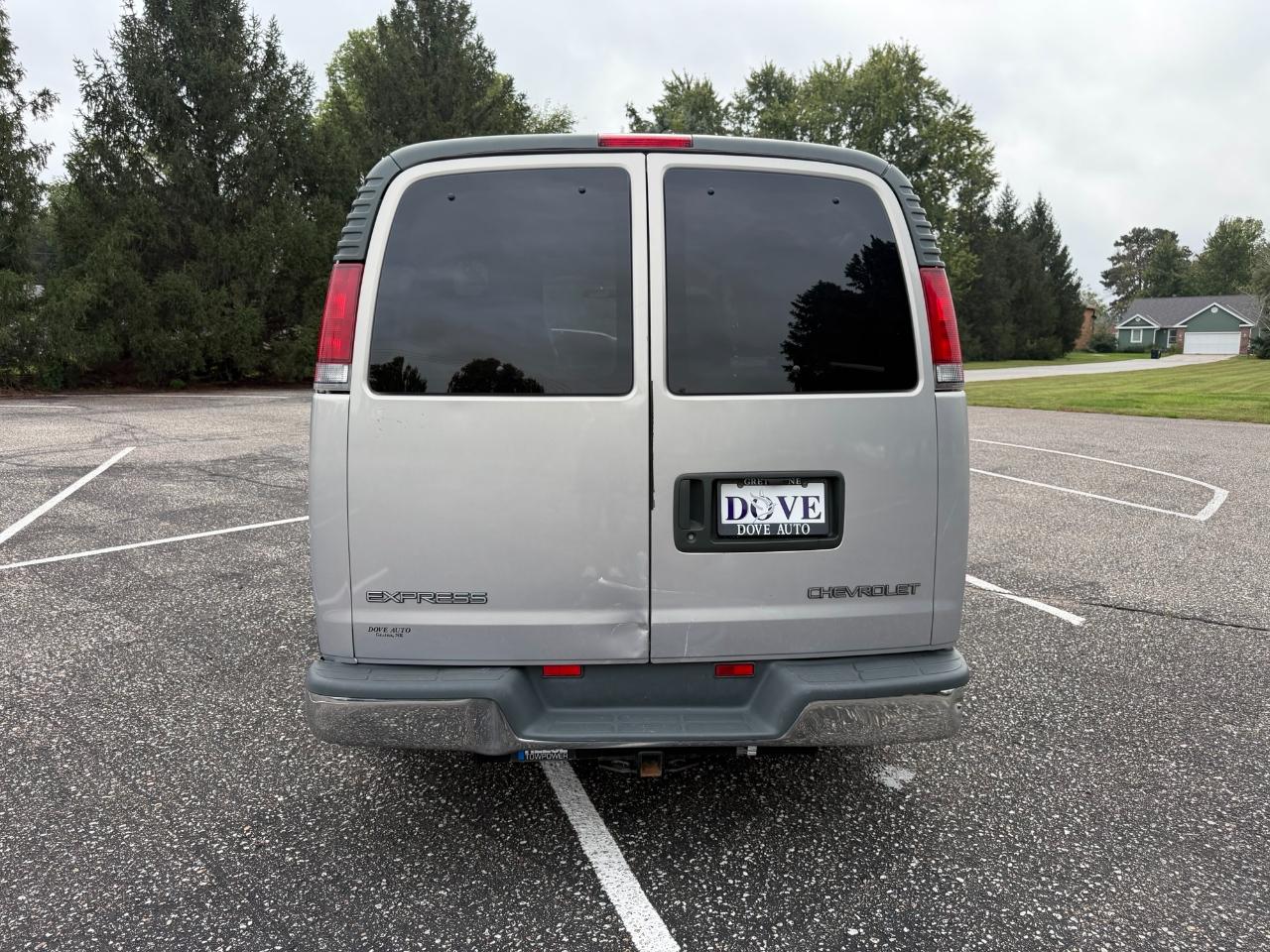 Chevrolet Express Van 2500 135" WB 1998