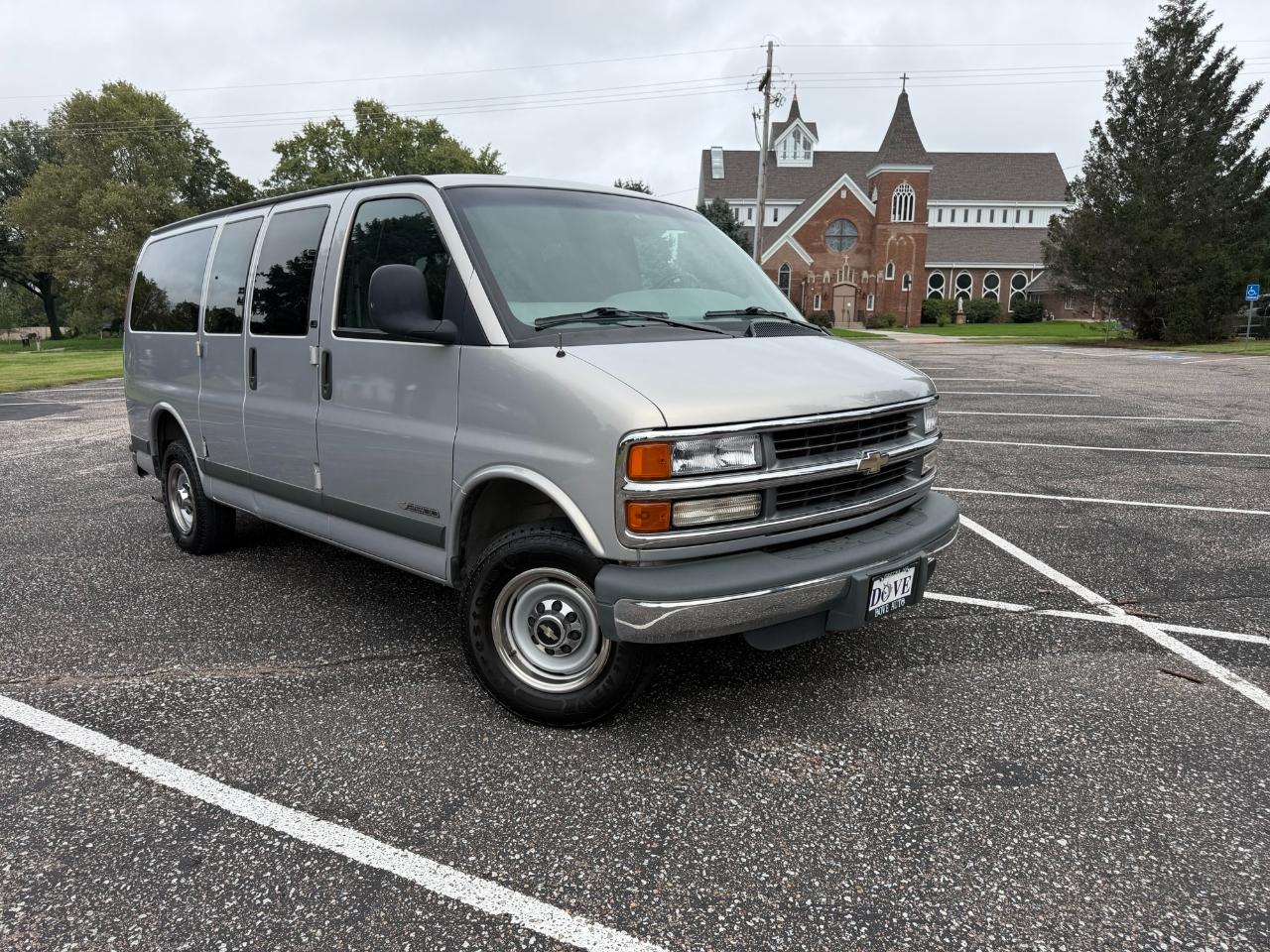 Chevrolet Express Van 2500 135" WB 1998
