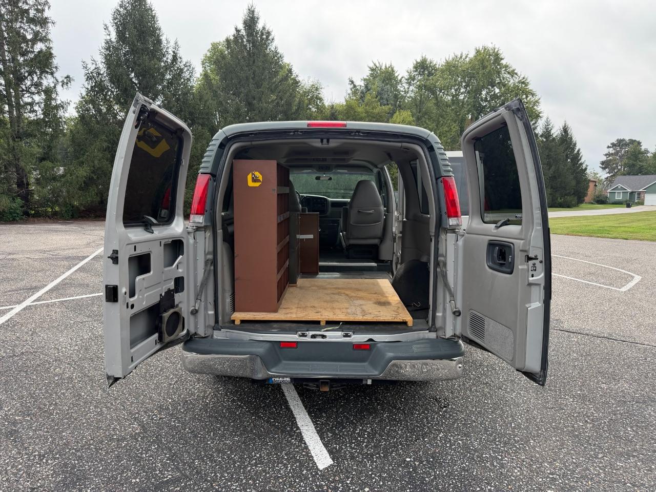 Chevrolet Express Van 2500 135" WB 1998