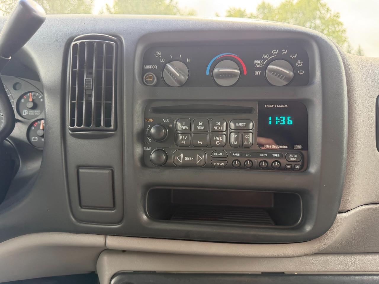 Chevrolet Express Van 2500 135" WB 1998