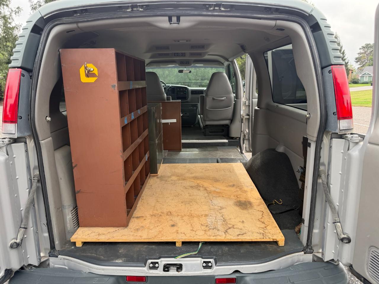Chevrolet Express Van 2500 135" WB 1998