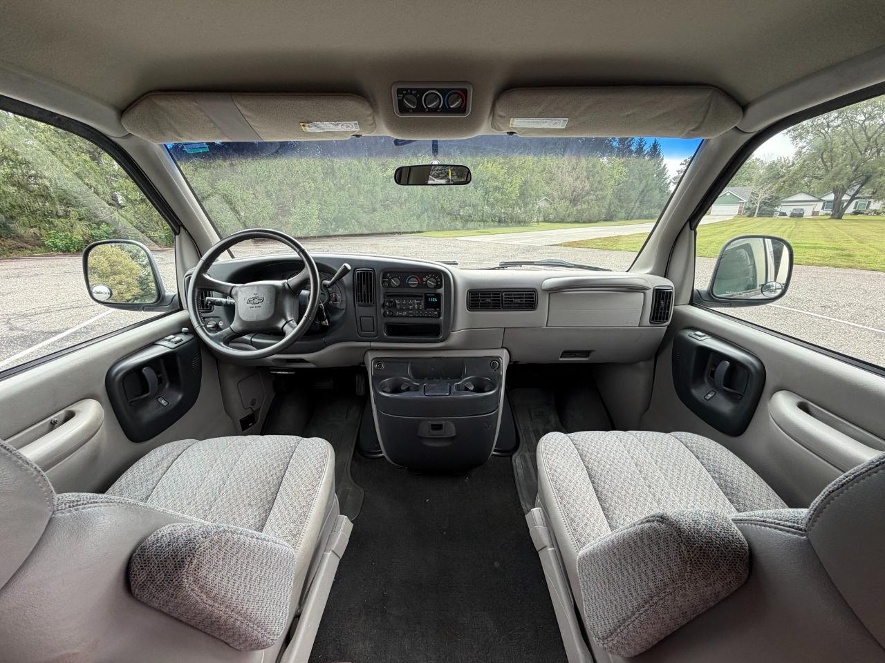 Chevrolet Express Van 2500 135" WB 1998