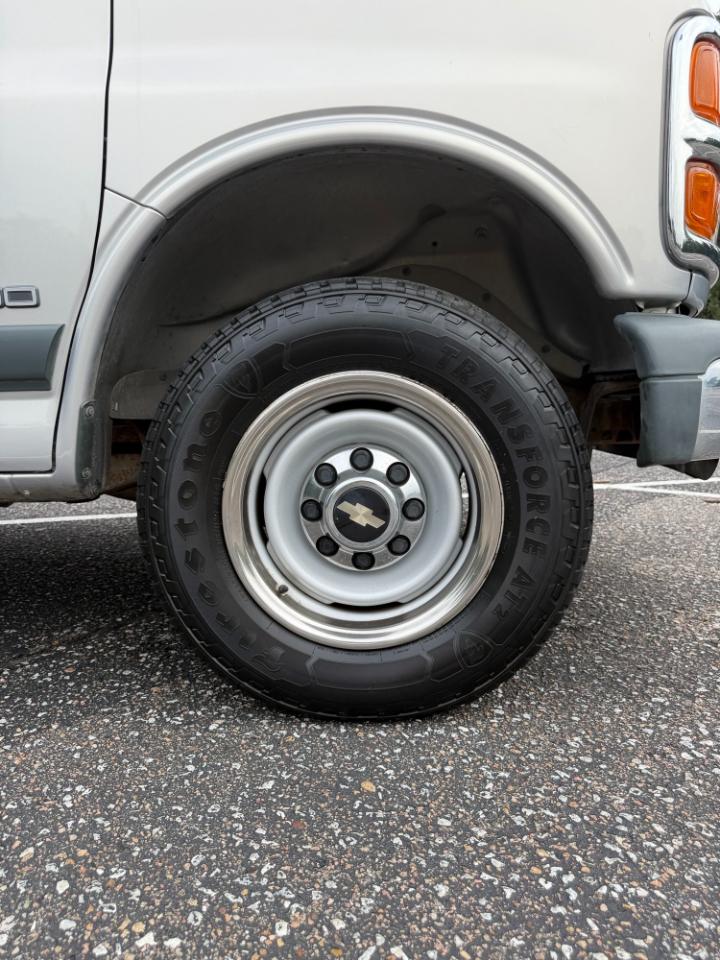 Chevrolet Express Van 2500 135" WB 1998