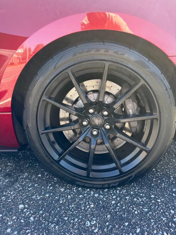 Ford Mustang photo 14