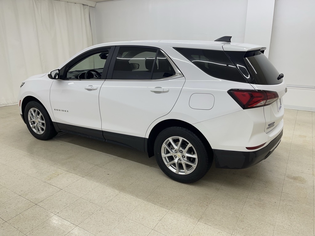 2022 Chevrolet Equinox LT photo 2