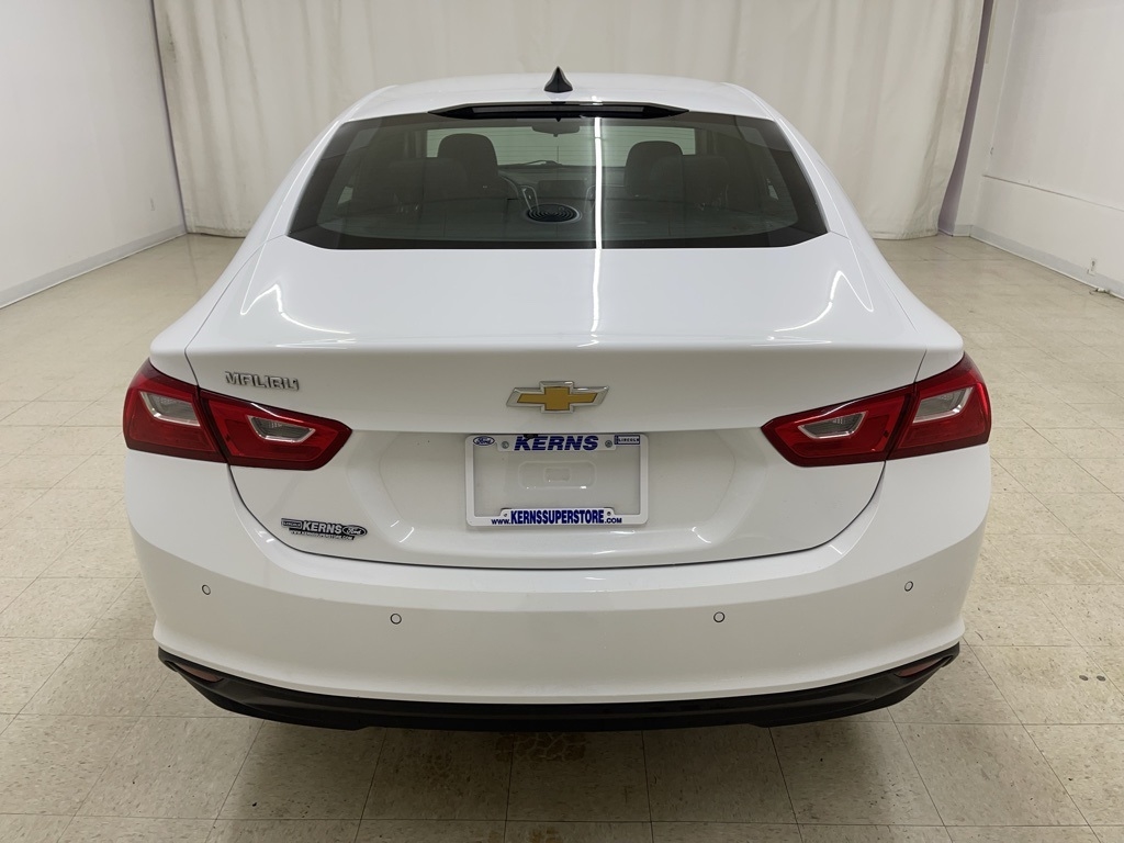 2022 Chevrolet Malibu LS photo 2