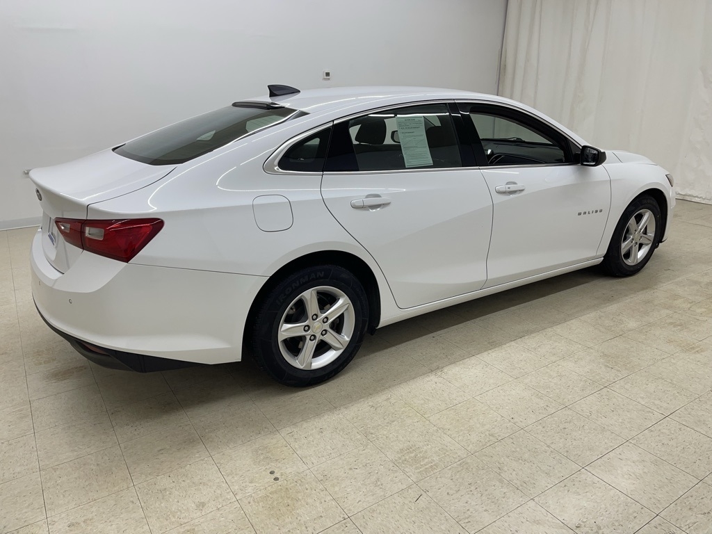 2022 Chevrolet Malibu LS photo 3