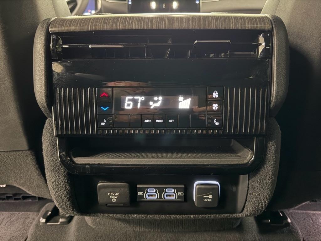 Jeep Wagoneer L  2024