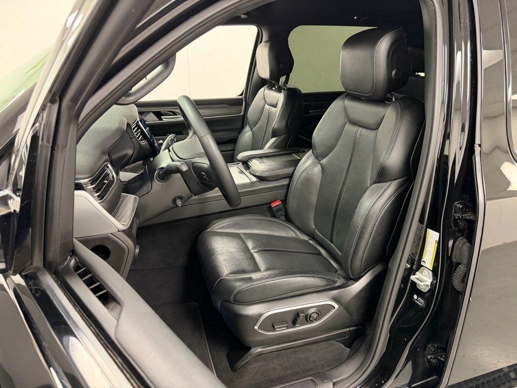 Jeep Wagoneer L  2024