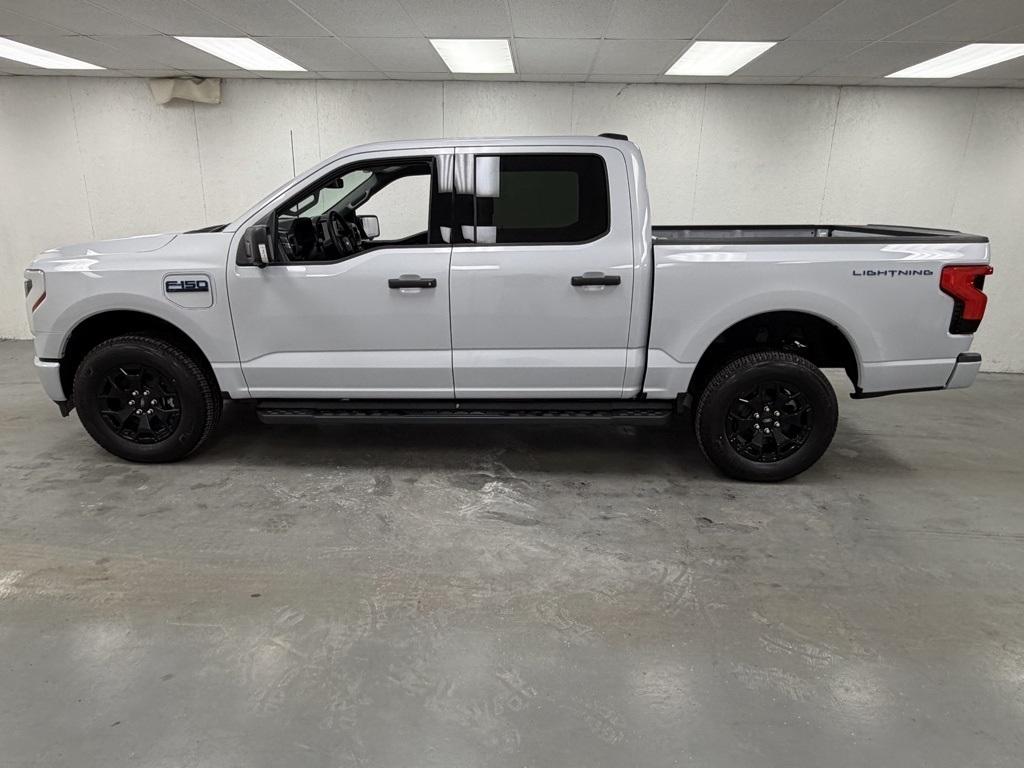 Ford F-150 Lightning  2025