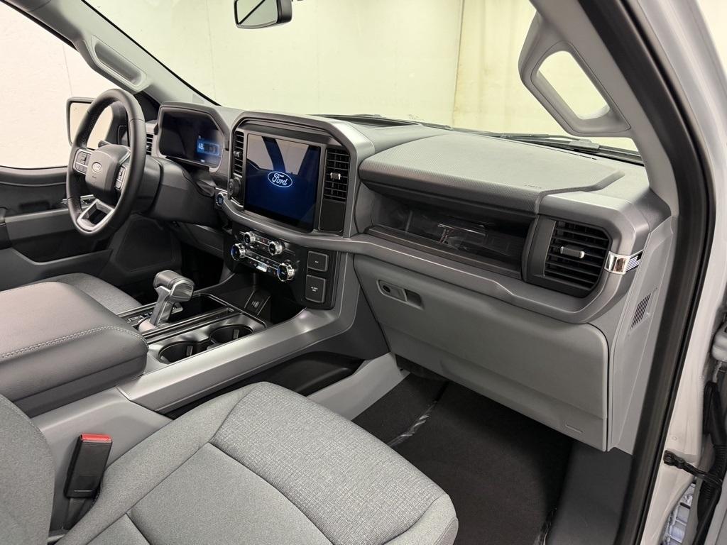 Ford F-150 Lightning  2025