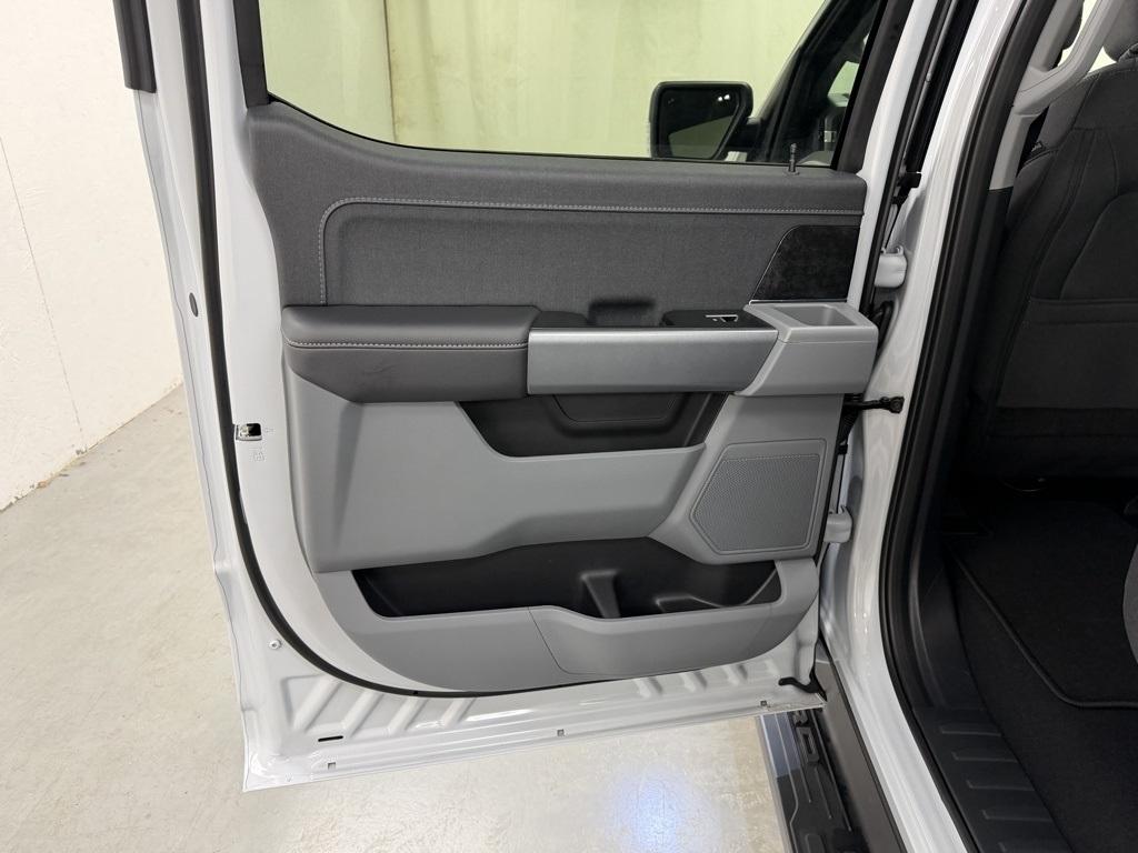 Ford F-150 Lightning  2025