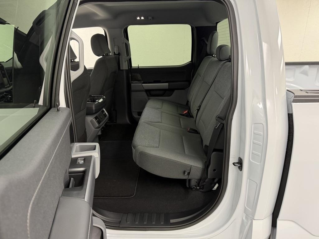 Ford F-150 Lightning  2025