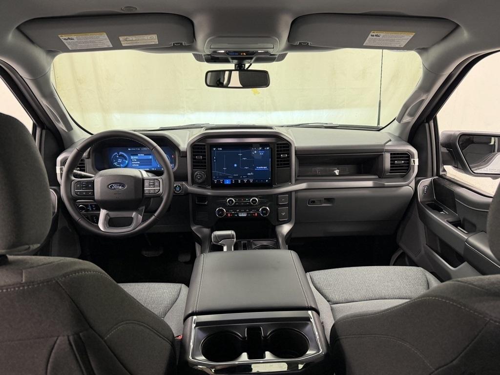 Ford F-150 Lightning  2025