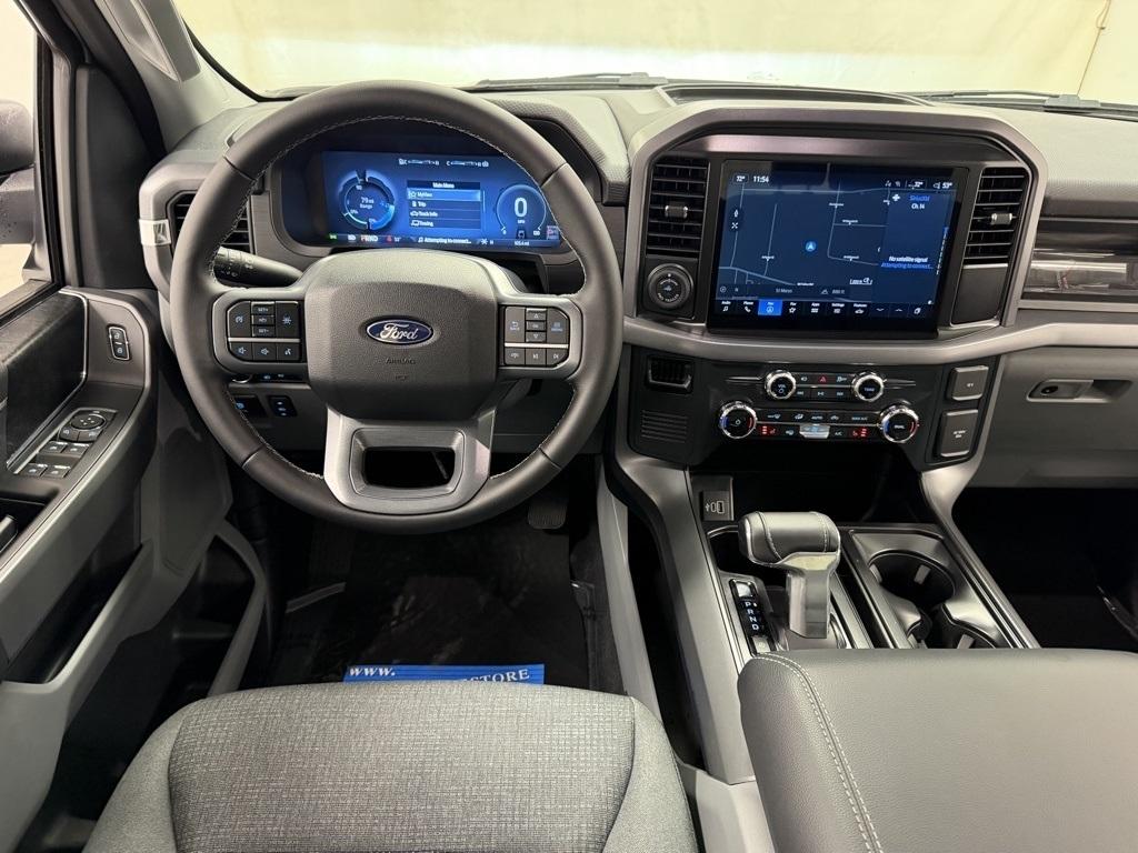 Ford F-150 Lightning  2025