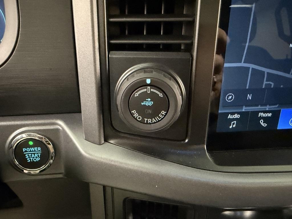 Ford F-150 Lightning  2025