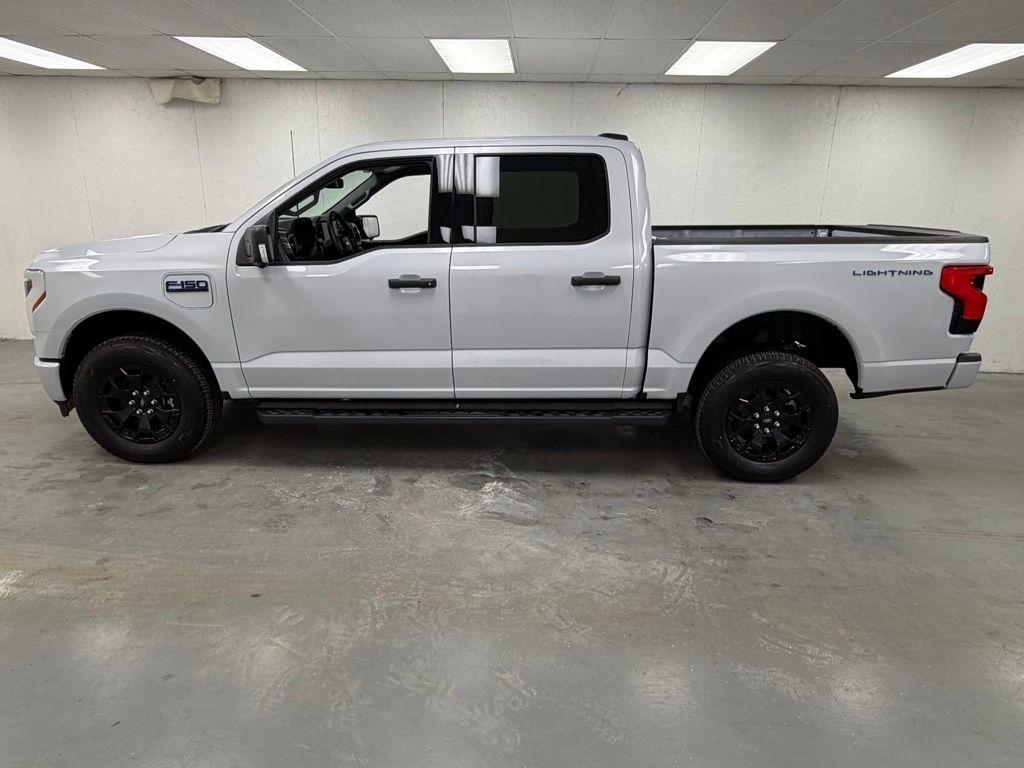 Ford F-150 Lightning  2025