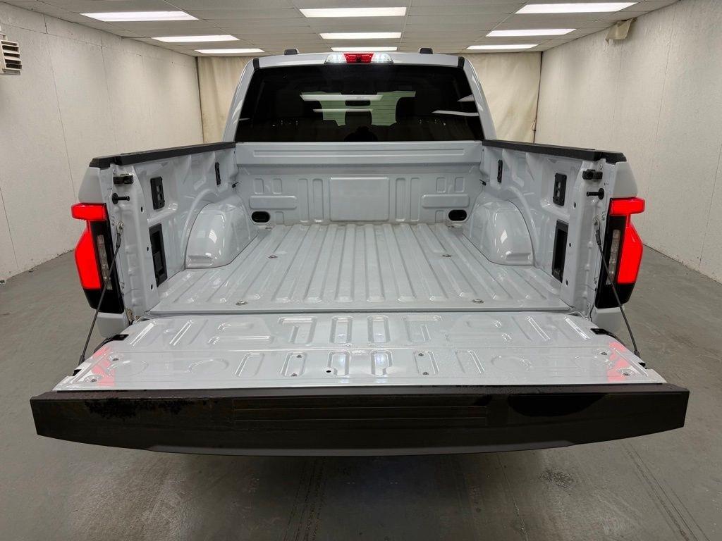 Ford F-150 Lightning  2025