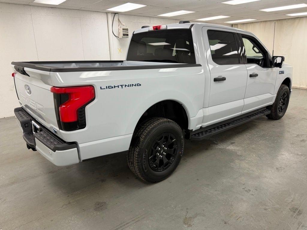 Ford F-150 Lightning  2025