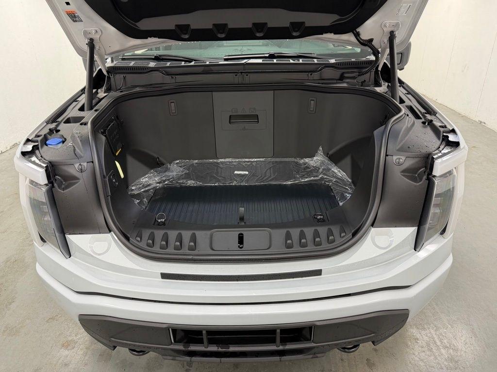 Ford F-150 Lightning  2025